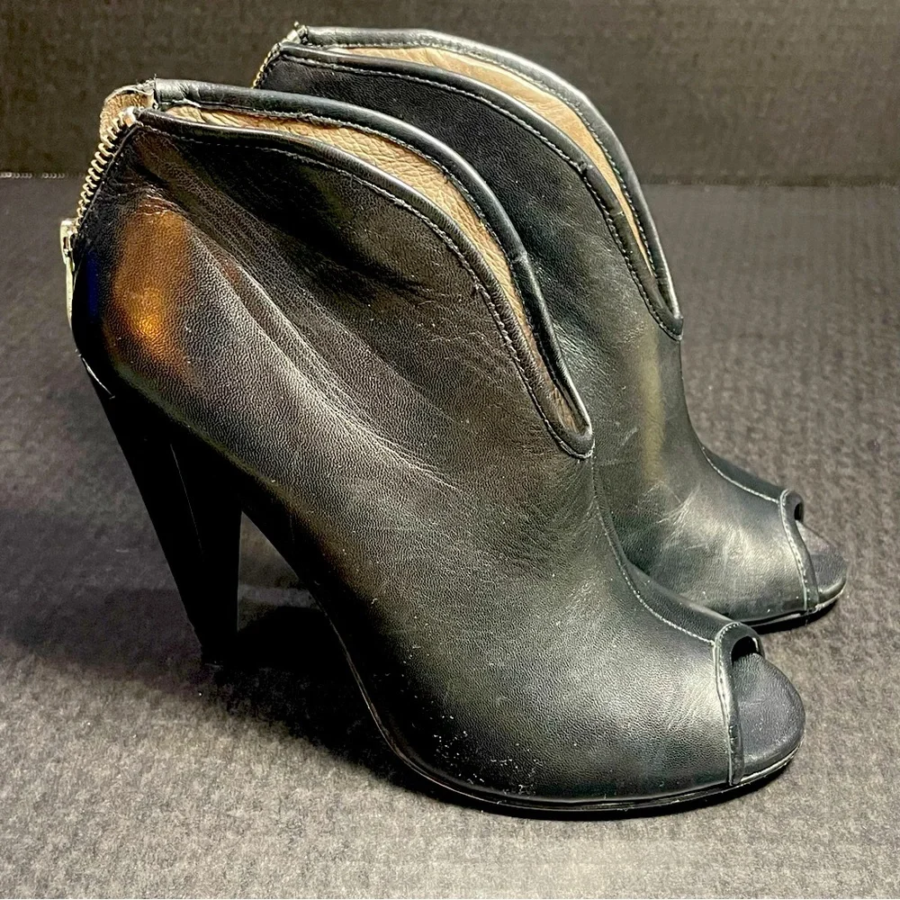 Gorgeous Vince Camuto Butter soft Black Nappa open toe bootie size 5.5M LIKE NEW - Picture 4 of 11